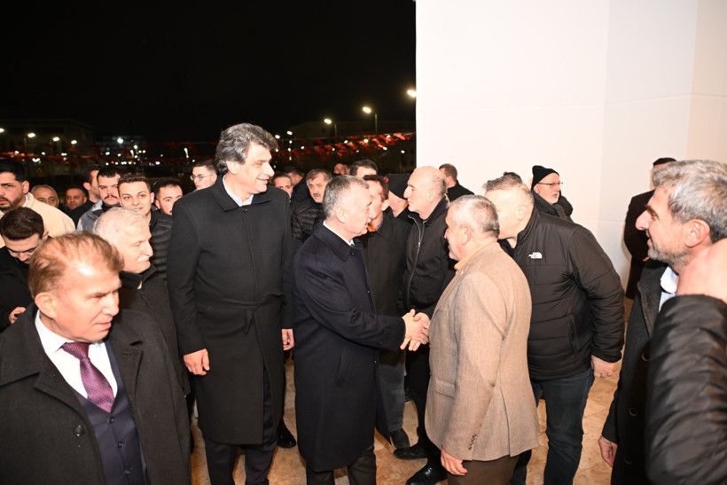 Kartepe Meydanı&rsquo;ndaki cami ilk teravih ile ibadete a&ccedil;ıldı