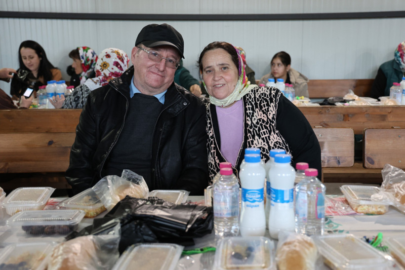 B&uuml;y&uuml;kakın&rsquo;a Bulgaristan&rsquo;da sevgi seli, Orucunu soydaşımızla a&ccedil;tı