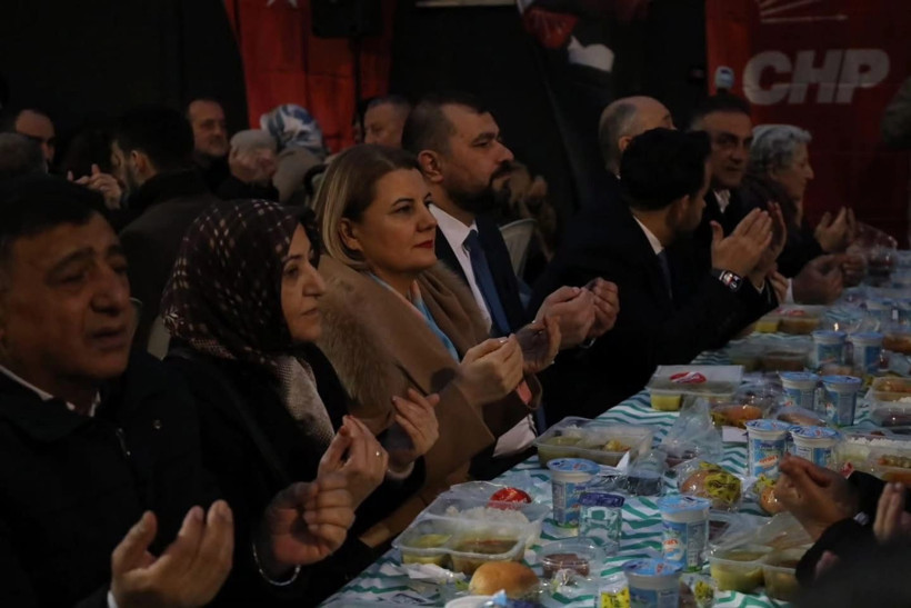 H&uuml;rriyet bu işi sevdi: İzmit'in parası ile il&ccedil;e il&ccedil;e reklama devam!