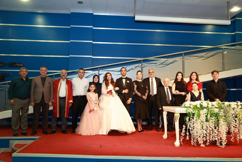 İşte d&uuml;ğ&uuml;nden g&ouml;r&uuml;nt&uuml;ler: Abd&uuml;lhamid Han&rsquo;ın torunu Kocaeli'de evlendi