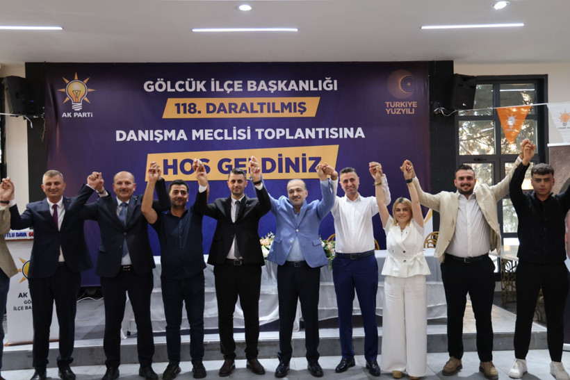 Transferler Kocaeli'ye de yansıdı: Partilerinden istifa edip AKP'ye katıldılar!