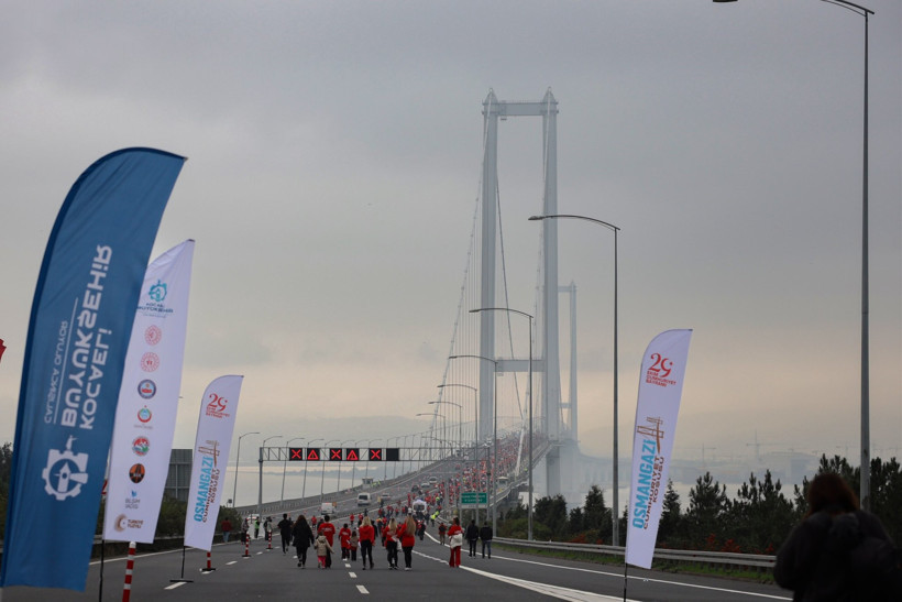 Osmangazi Köprüsü’nde Cumhuriyet coşkusu: 6 bin 500 kişi koştu
