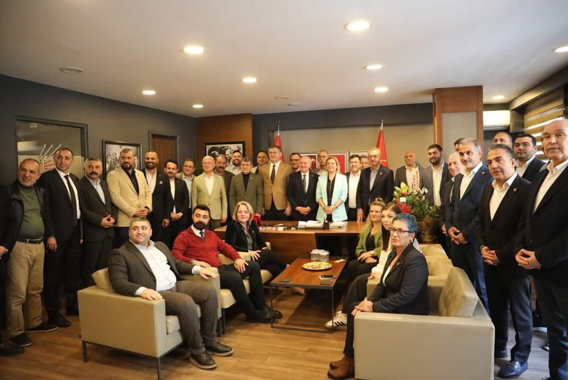 Hürriyet oy verenleri Ankara’yla ödüllendirdi, CHP’nin birlik fotoğrafı erken patladı!