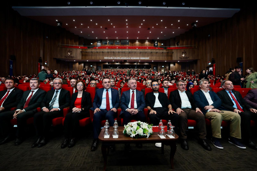 Kocaeli’de 60 bin öğrenciye dijital eğitim desteği: Kılavuz e-Derslik tanıtıldı