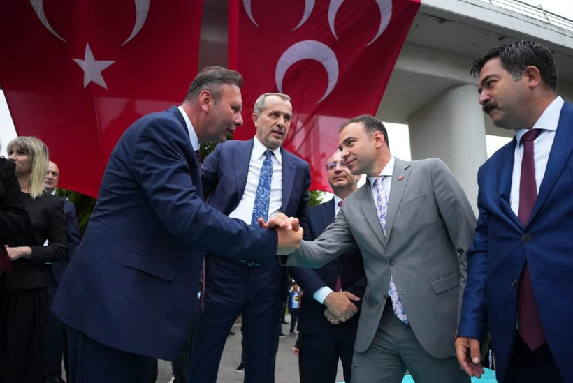 Yüzlerce kişi katıldı: MHP Kocaeli’de dualı devir teslim