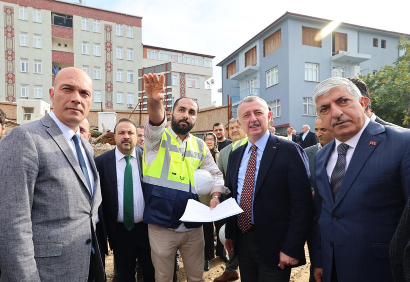 Tahir Büyükakın, batı yakasından elini çekmiyor