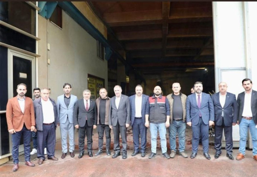 AKP'li Hamza Şayir’den bu utanç fotoğrafının hesabını kim soracak? Yıkmayıp bir de önünde poz vermiş!