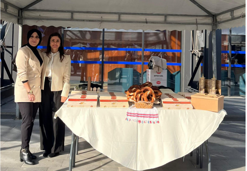 AKP İzmit’in standını tüketmişler