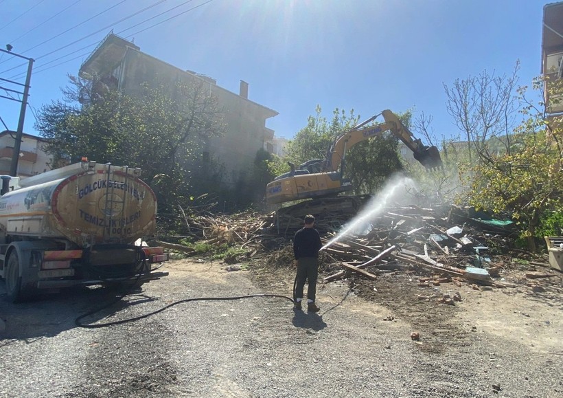 Gölcükte 141 bina yıkıldı