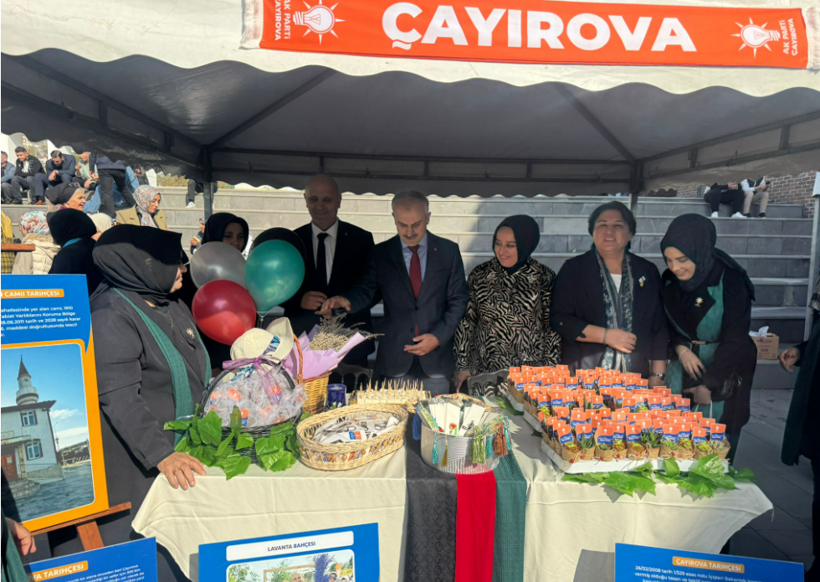 AKP’li kadınlardan stant! İzmit ve Körfez’in tanıtacak bir şeyi yok mu?