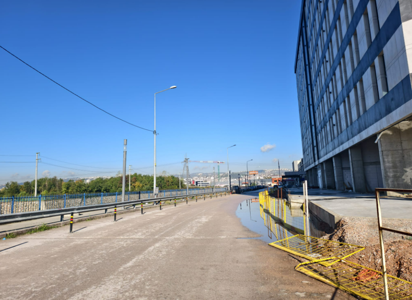 Kocaeli'deki ünlü AVM'ye tehlikeli yolculuk