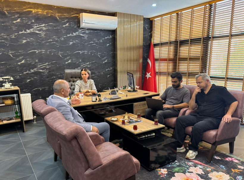 AKP'li başkan Söğüt'ten Hürriyet'e: O koltuğun ucunda bile oturmuyor!