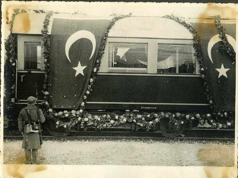 Yıl 19 Kasım 1938: Atatürk’ün naaşı İzmit’ten böyle geçti