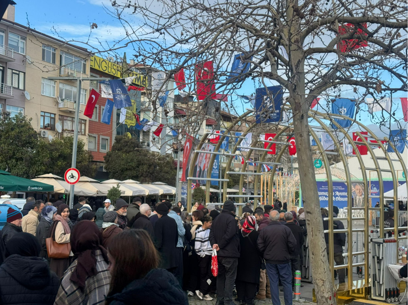 İzmit&rsquo;in merkezinde u&ccedil;suz bucaksız iftar kuyruğu!