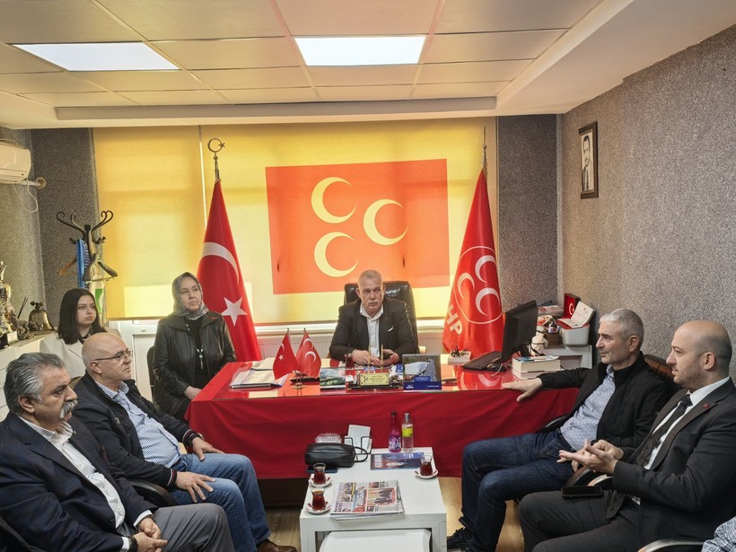 Birlik fotoğrafının altından bakın ne çıktı! MHP'li yönetici AKP’li başkana ayar vermiş!