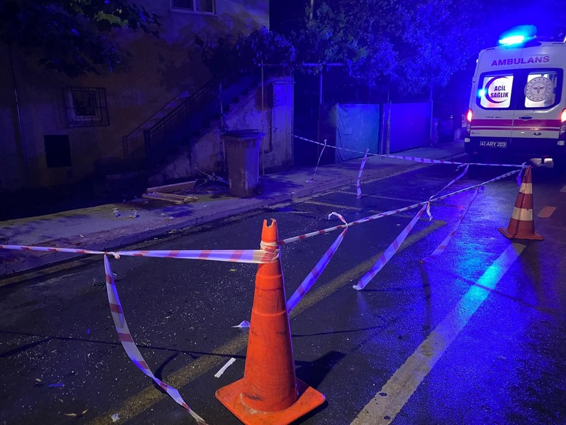 İzinsiz aldıkları araçla ortalığı savaş alanına çevirdiler!