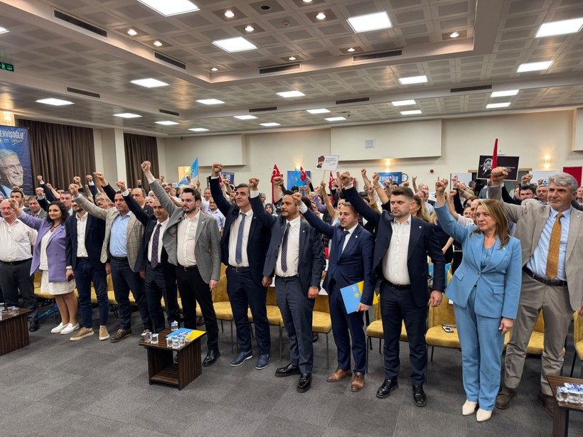 İYİ Partili Cenk Özatıcı Kocaeli’den Erdoğan ve Davutoğlu’na seslendi
