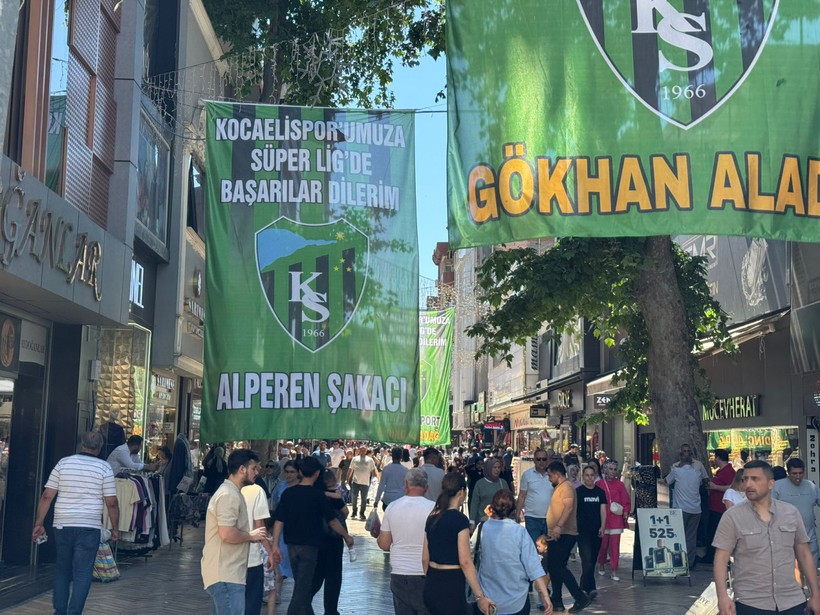 İzmit’te bayram izdihamı: Sokaklar tıklım tıklım