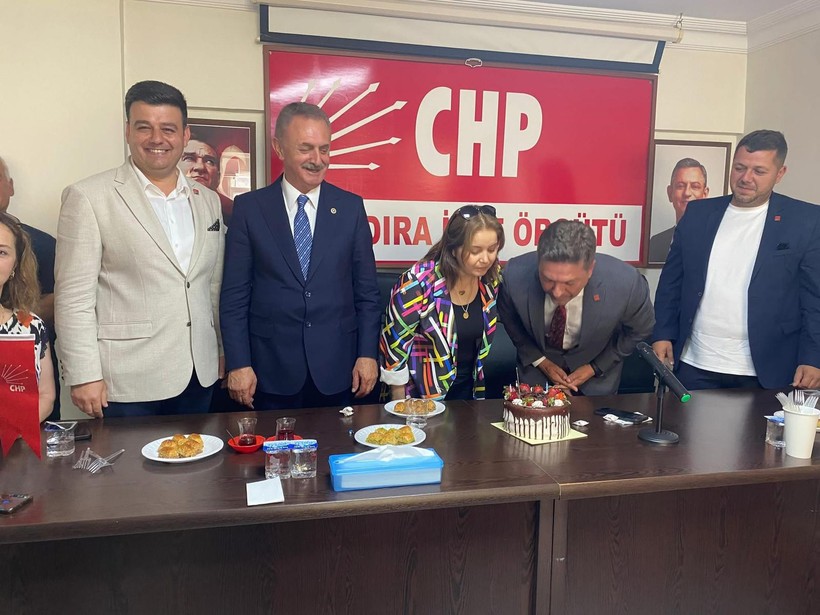 Bülent Sarı’ya bayramlaşmada doğum günü sürprizi