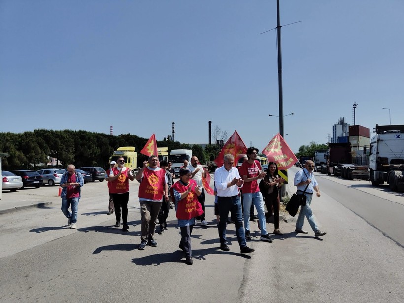 Kocaeli’deki DYO Boya grevine genel başkanlı destek