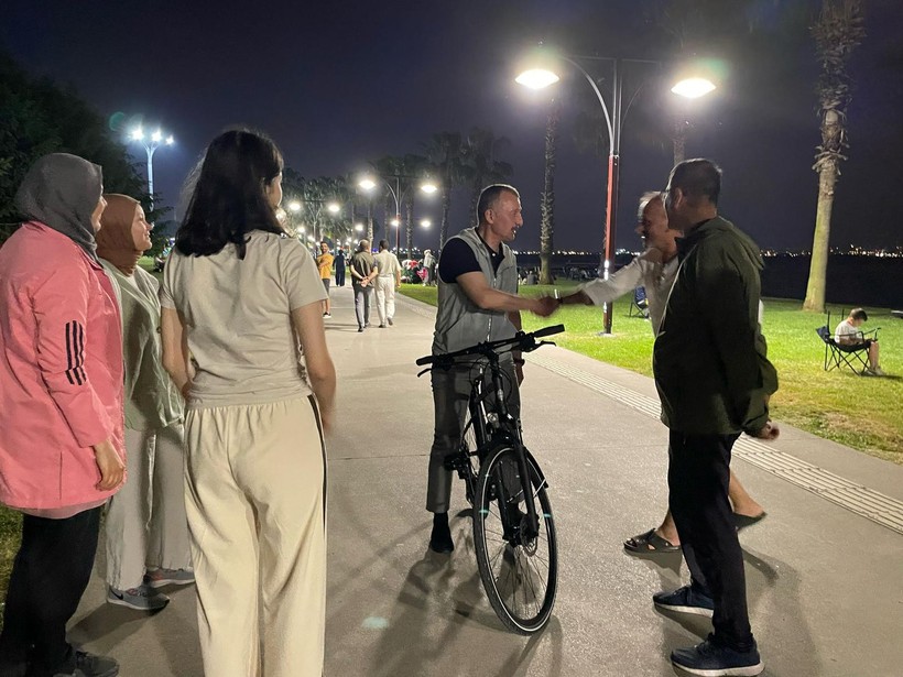 “Hem geziyorum hem gözlemliyorum” Büyükakın, bisikletiyle Seka Park’ta