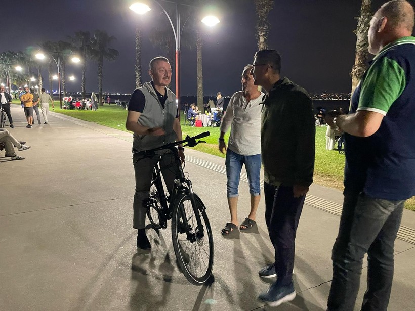 “Hem geziyorum hem gözlemliyorum” Büyükakın, bisikletiyle Seka Park’ta