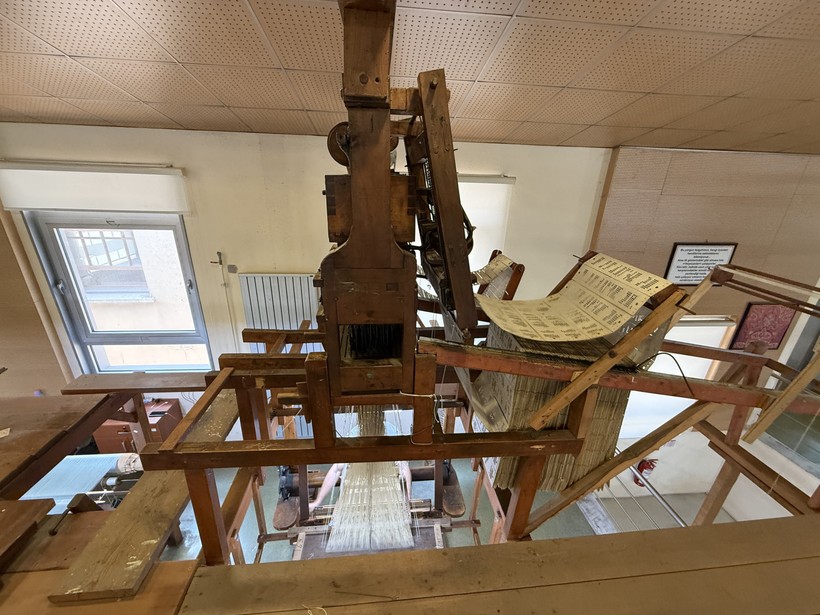 İlmek ilmek tarih: 182 yıllık miras sarayları renklendiriyor