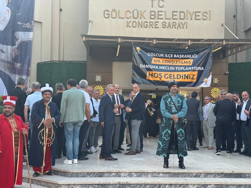 AKP Gölcük’ten mehterli karşılama