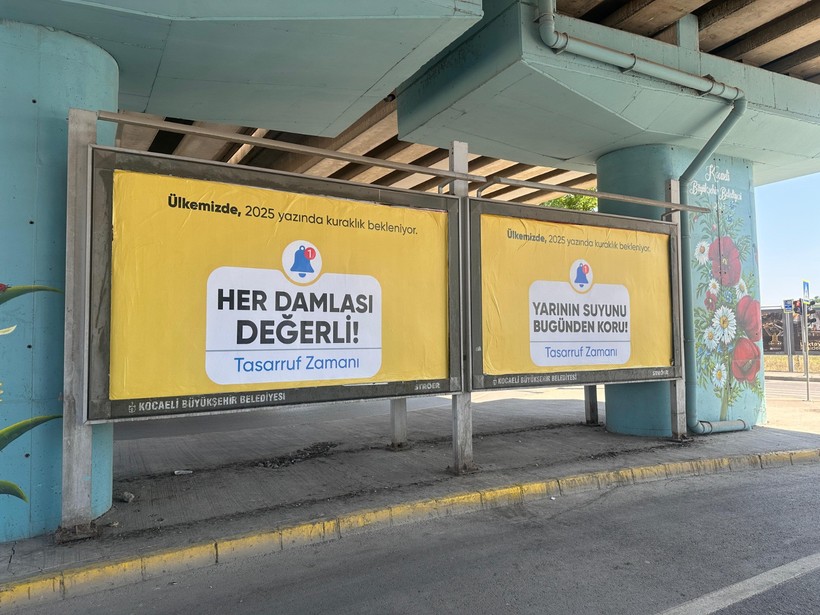 Kocaeli’de dikkat çeken isimsiz afişler