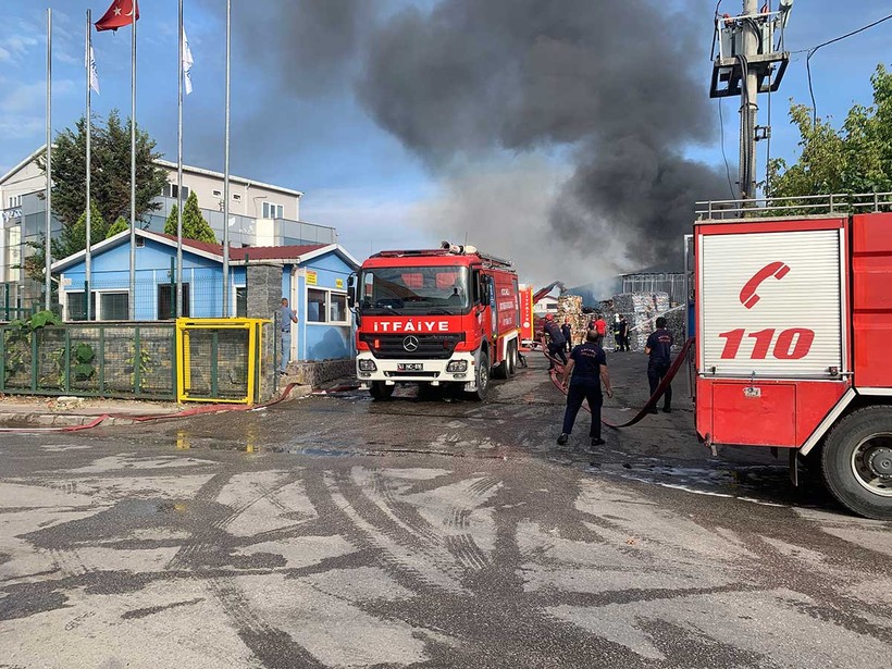 İzmit’te geri dönüşüm tesisinde korkutan yangın
