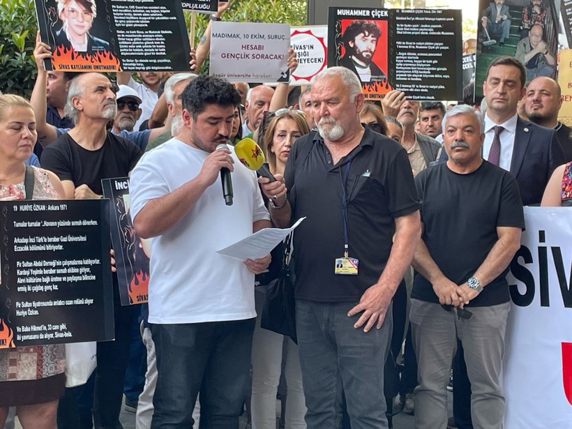 Sivas’ta katledilenler için İzmit’te yürüyüş ve anma
