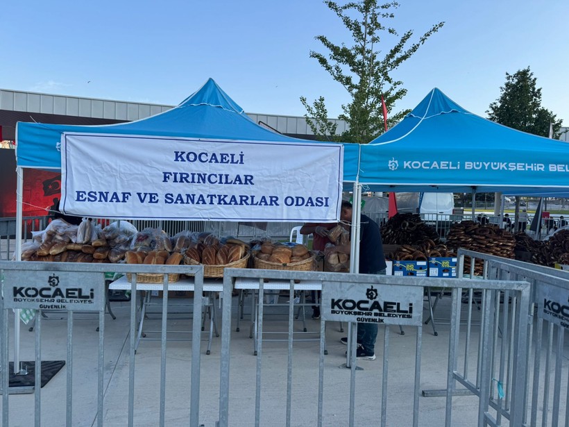 15 Temmuza özel: Pazarcılar’dan karpuz, fırıncılardan simit