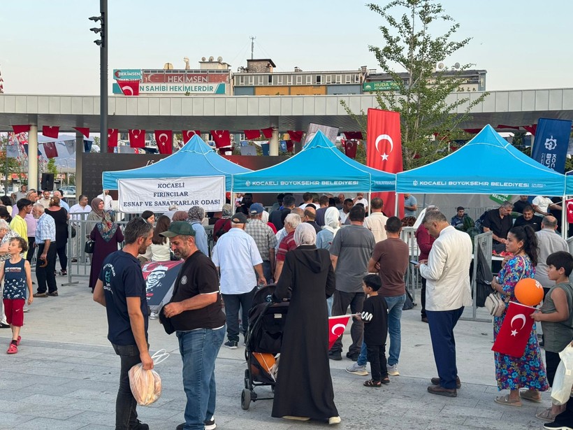 Kuyruk oldular: 15 Temmuz anmasında her yıl aynı manzara