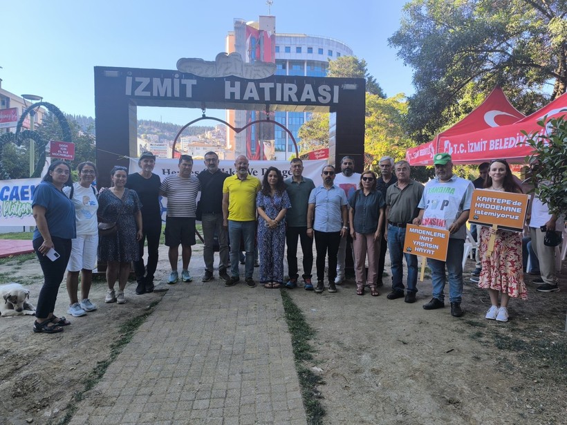 Çevreciler İzmit'te oturma eylemi başlattı!