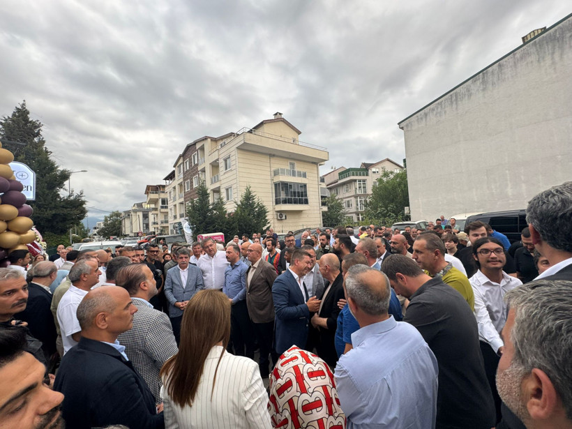 Protokol bu açılışa akın etti, İzmit’e iddialı mekan: Mplus Garden