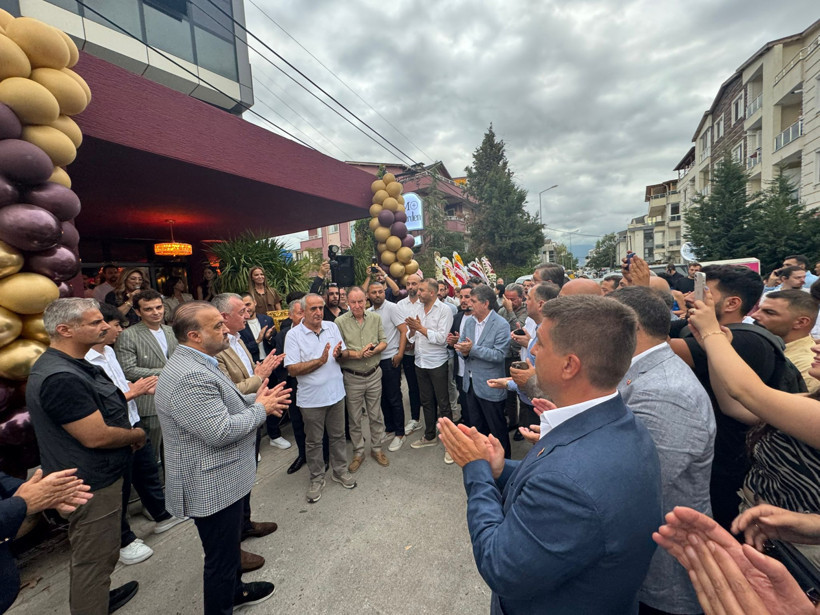 Protokol bu açılışa akın etti, İzmit’e iddialı mekan: Mplus Garden