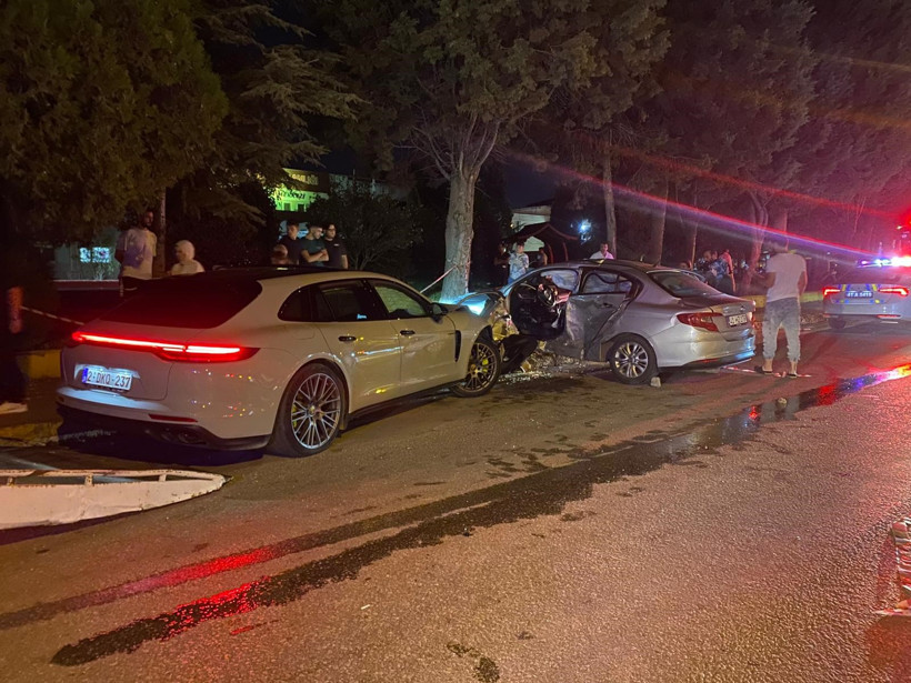 Kocaeli'de iki otomobil çarpıştı: Yaralılar var