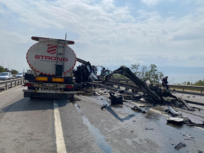 Kocaeli’de korkutan kaza, Tanker bariyerlere girip makasladı
