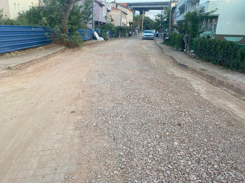 İzmit’teki o mahallede vatandaş isyan etti: “Cam açamıyoruz!”