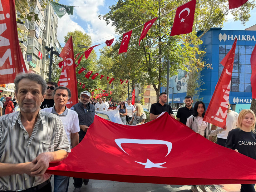 CHP'nin 102'nci yılı için İzmit'te yürüyüş!