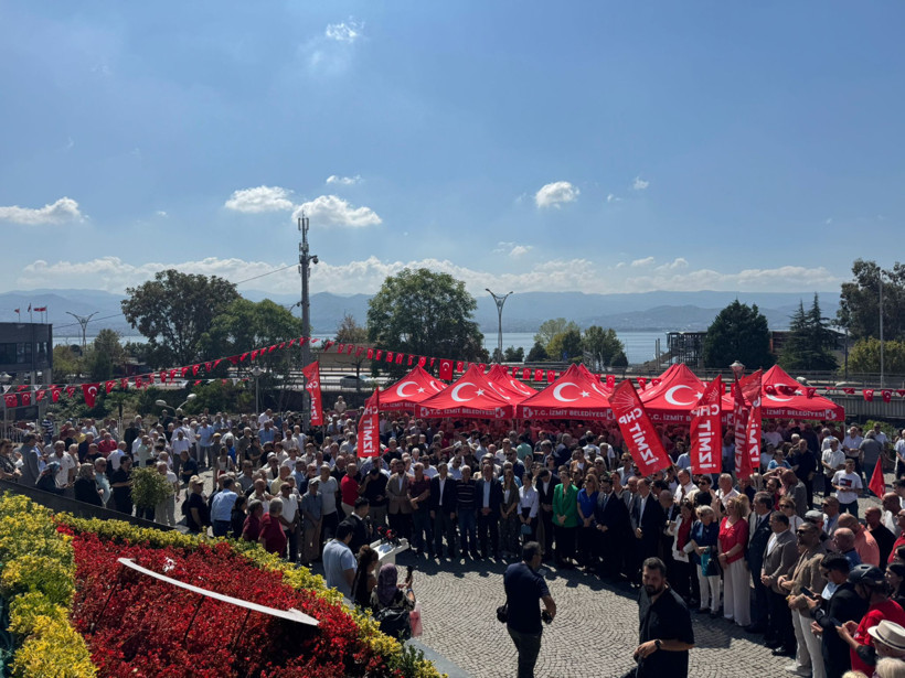 CHP'nin 102'nci yılı için İzmit'te yürüyüş!