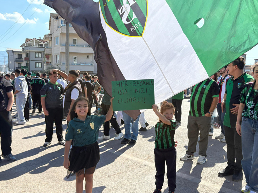 Kocaelispor taraftarı takımını bekliyor