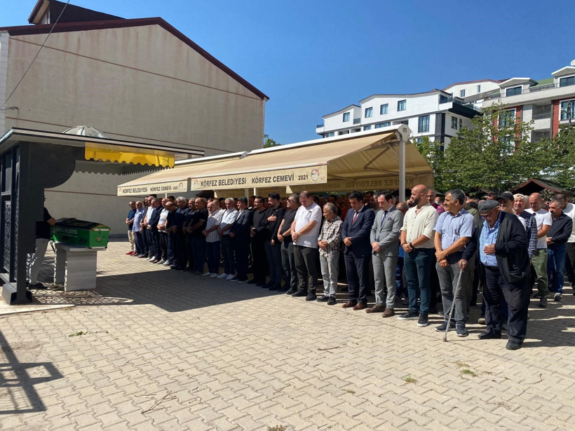 Körfez’de otomobil çarpmıştı, son yolculuğuna uğurlandı