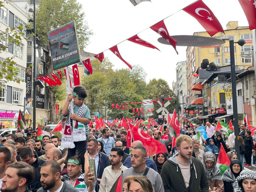 AKP CHP omuz omuza. İzmit’te Gazze için büyük yürüyüş