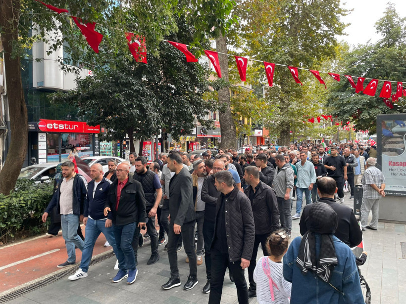 AKP CHP omuz omuza. İzmit’te Gazze için büyük yürüyüş