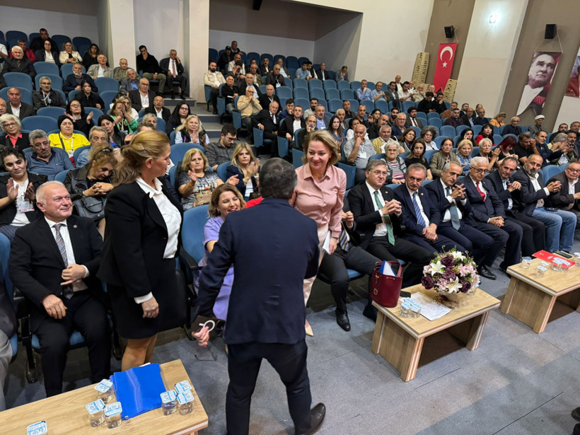İstifini bile bozmadı… Hürriyet, vekilleri takmadı!