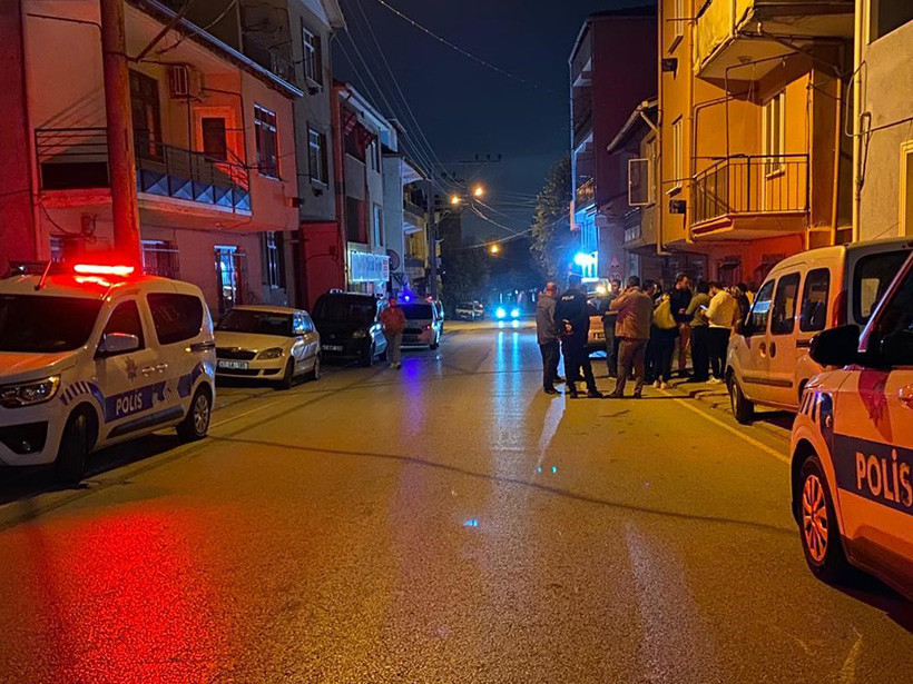 İzmit'te sokak ortasında silahlı saldırı!
