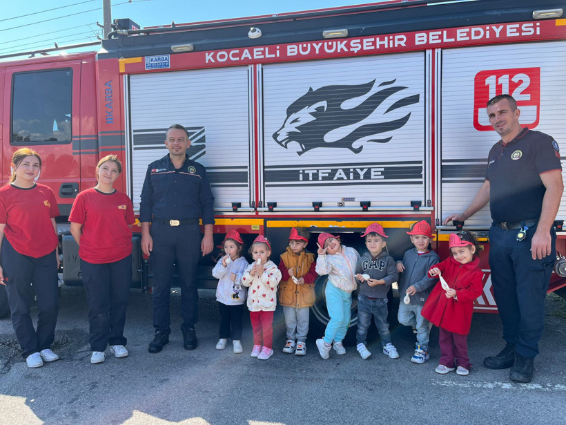 Minik öğrencilerden itfaiyeye ziyaret