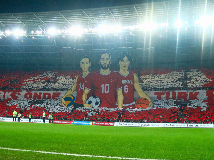 Kocaeli’de tribünler doldu taştı: On binler Türkiye’yi destekledi!