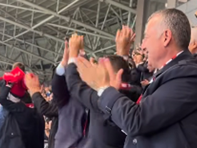 Gol oldu, Kocaeli protokolü havalara uçtu